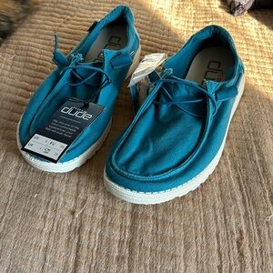 NWT blue hey dudes
